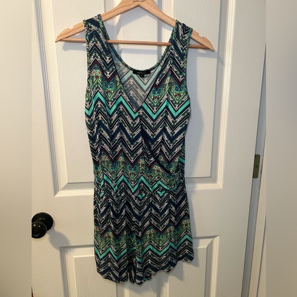 Chevron Pattern Sleeveless Romper Women’s Small - Picture 1 of 3